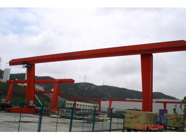 MH型32t電動單梁偏掛葫蘆門式起重機(jī)