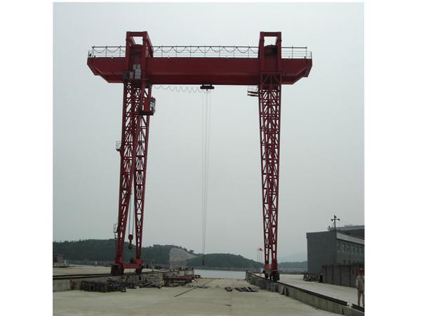 造船門式起重機(jī)